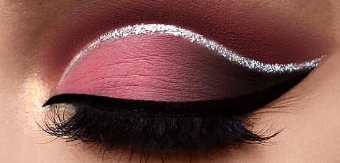 Cut crease rosa antico con linea glitter argento